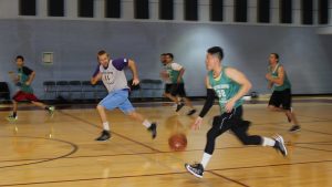 antrenman yapan basketbolcular